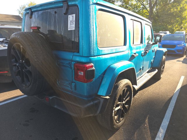 Used 2024 Jeep Wrangler Unlimited Sahara AWD/4WD image 8