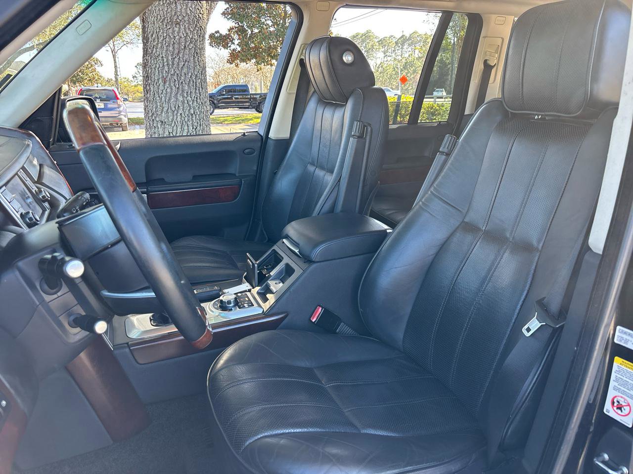 Used 2010 Land Rover Range Rover HSE image 11