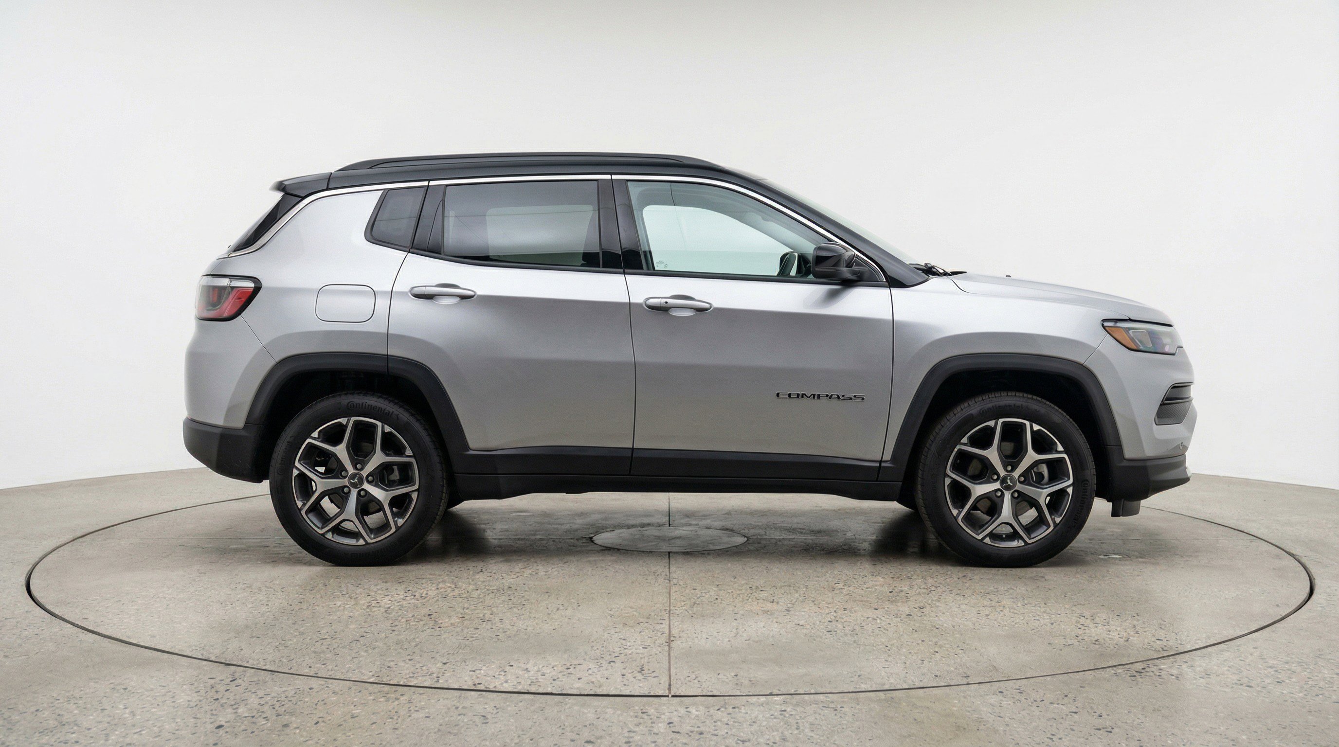 Used 2025 Jeep Compass Limited image 11