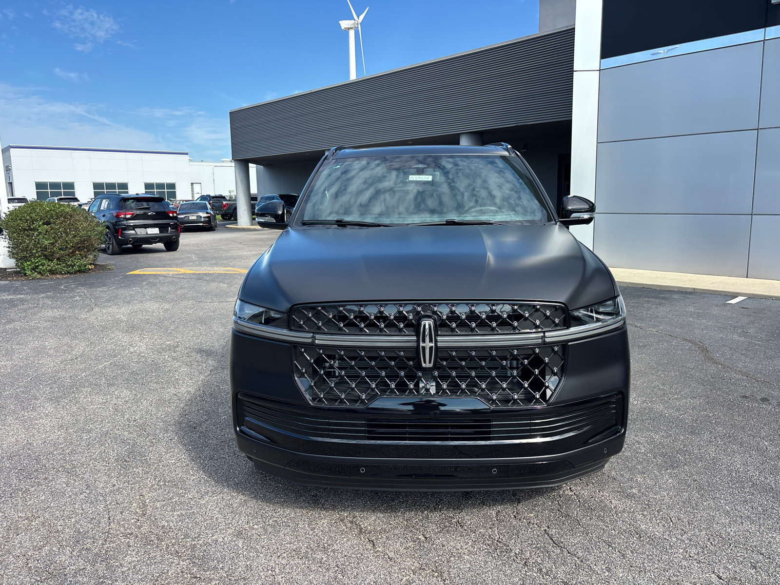 New 2027 Lincoln Navigator Reserve w/ Jet Appearance Package AWD/4WD image 2
