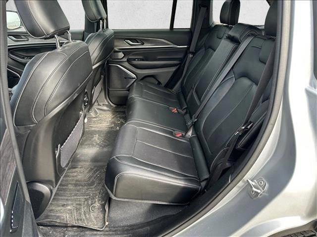 Used 2022 Jeep Grand Cherokee Overland AWD/4WD image 13