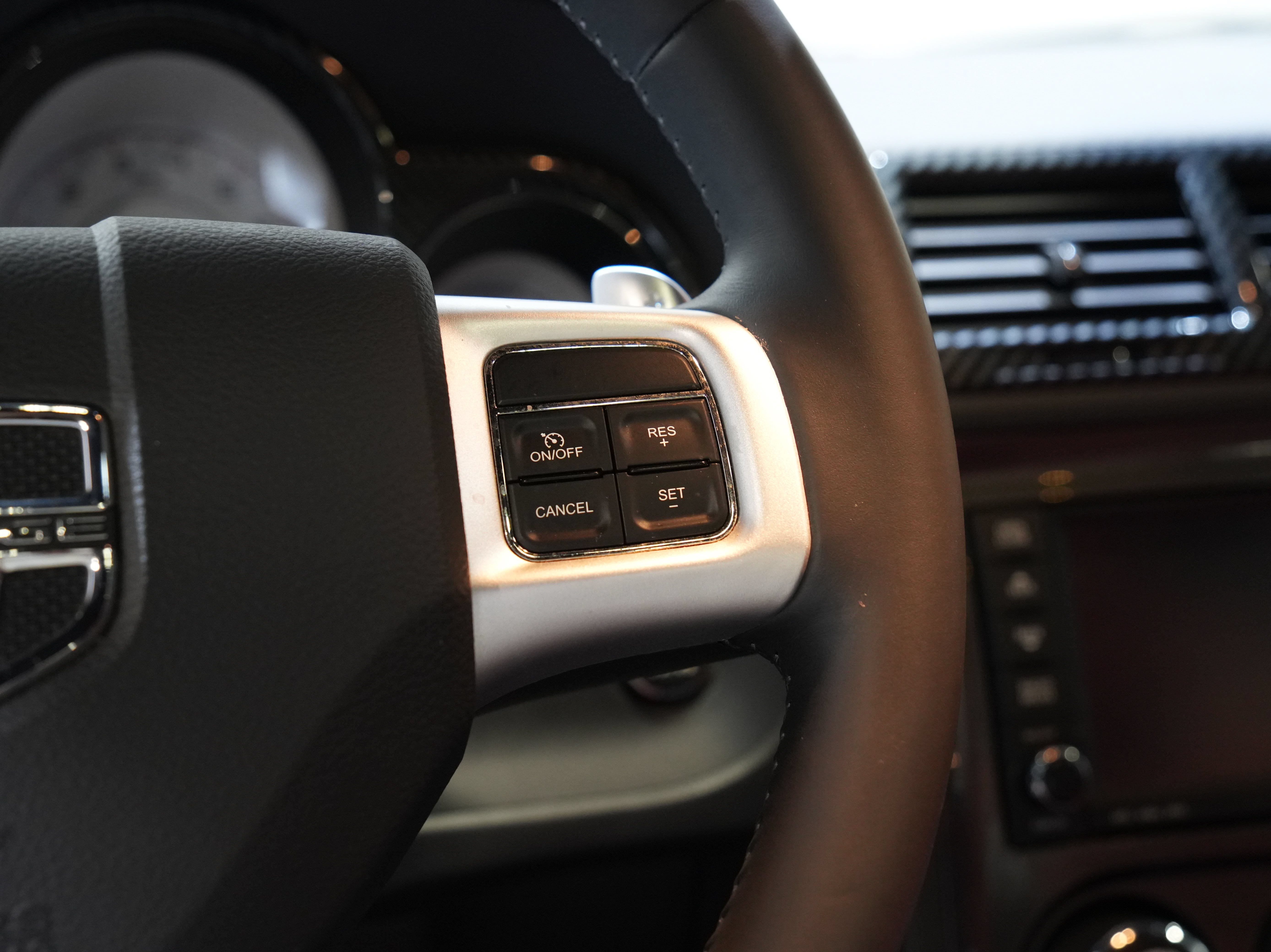 Used 2014 Dodge Challenger SXT RWD image 35