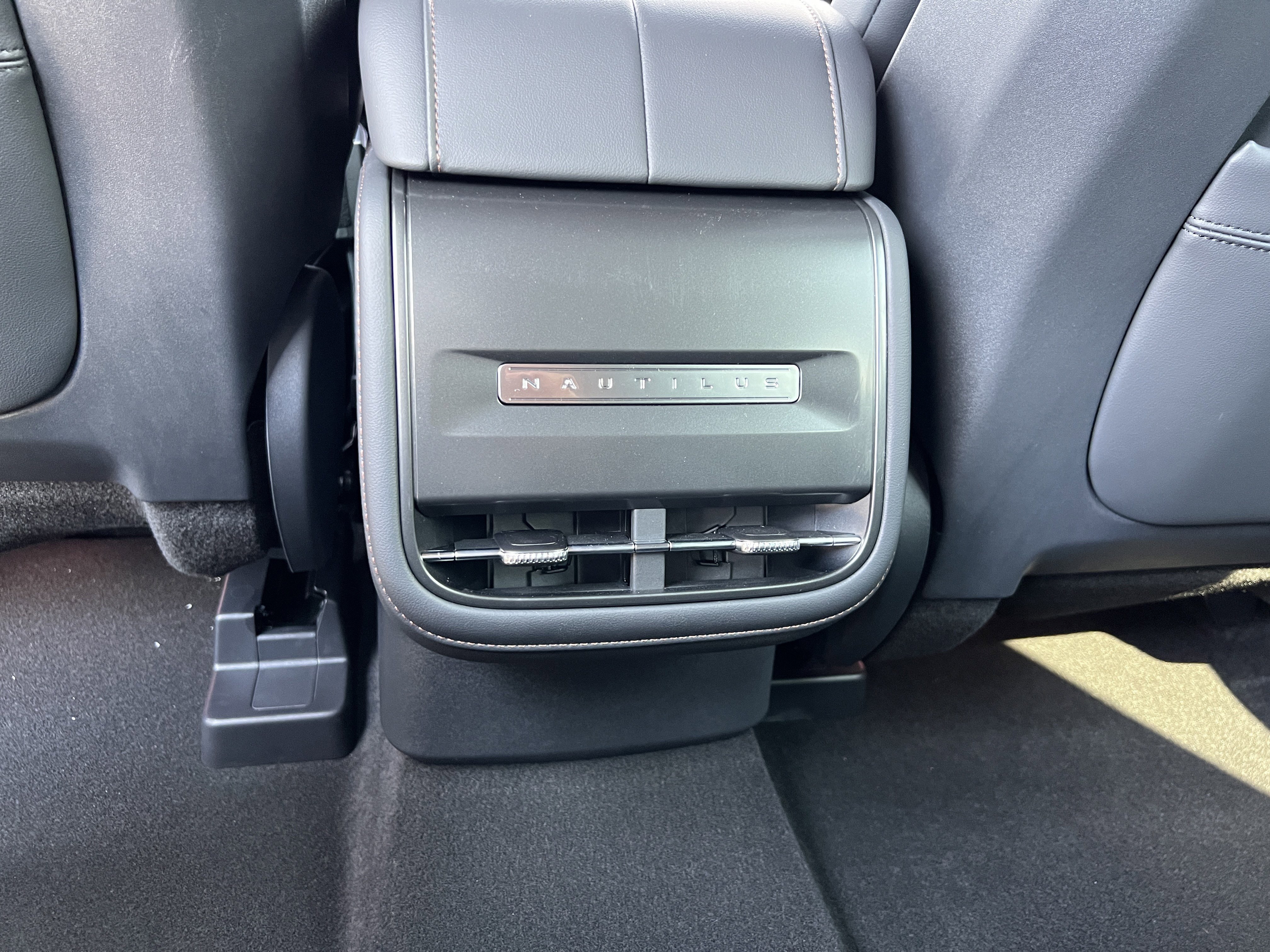 New 2025 Lincoln Nautilus Premier w/ Jet Appearance Package image 29