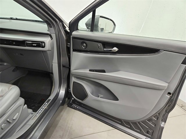 Used 2021 Lincoln Nautilus Reserve image 38