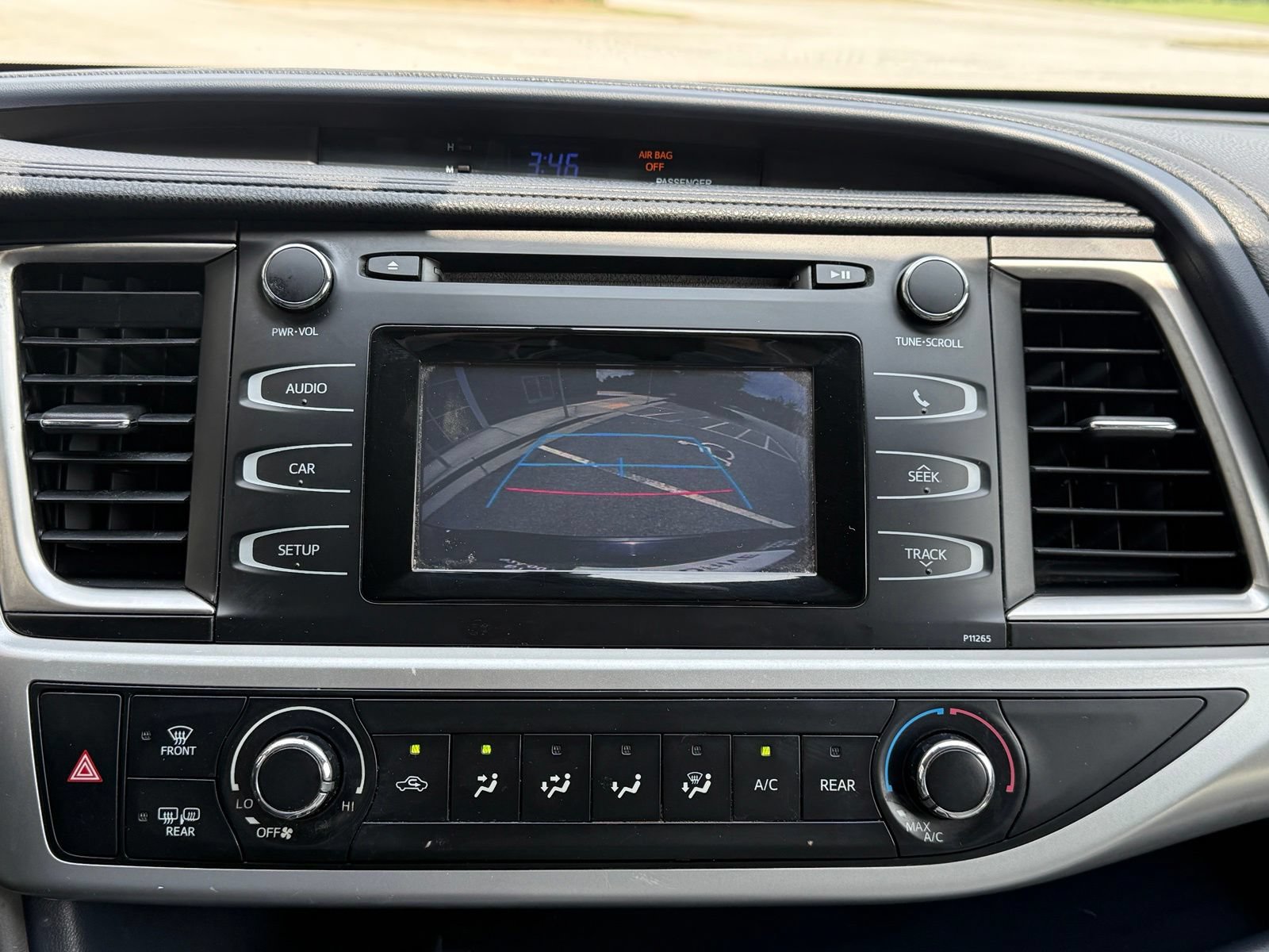 Used 2016 Toyota Highlander LE FWD image 30