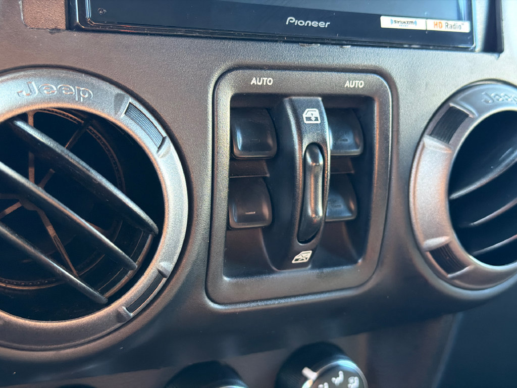 Used 2017 Jeep Wrangler Unlimited Sport AWD/4WD image 29