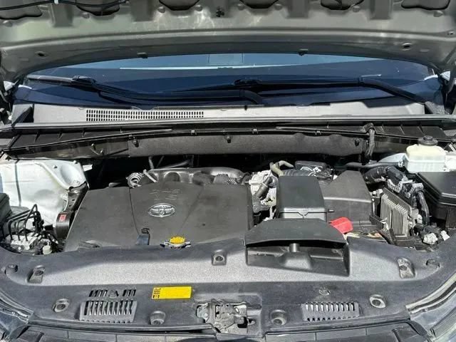 Used 2017 Toyota Highlander Limited Platinum w/ Carpet Mat Package FWD image 35