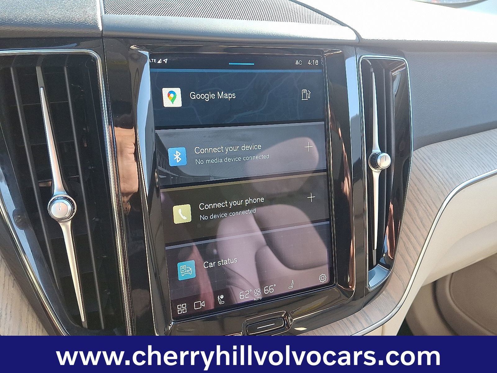 Certified 2023 Volvo XC60 B5 Plus w/ Climate Package image 17