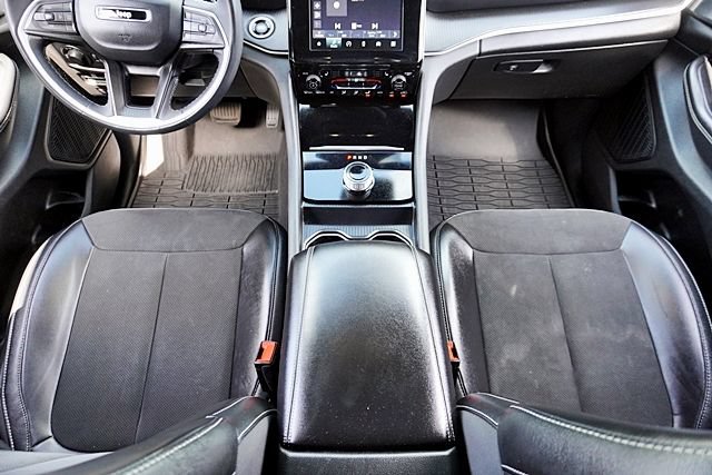 Used 2023 Jeep Grand Cherokee L Altitude AWD/4WD image 23