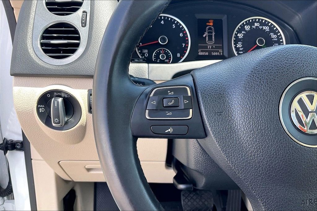 Used 2017 Volkswagen Tiguan SEL FWD image 13