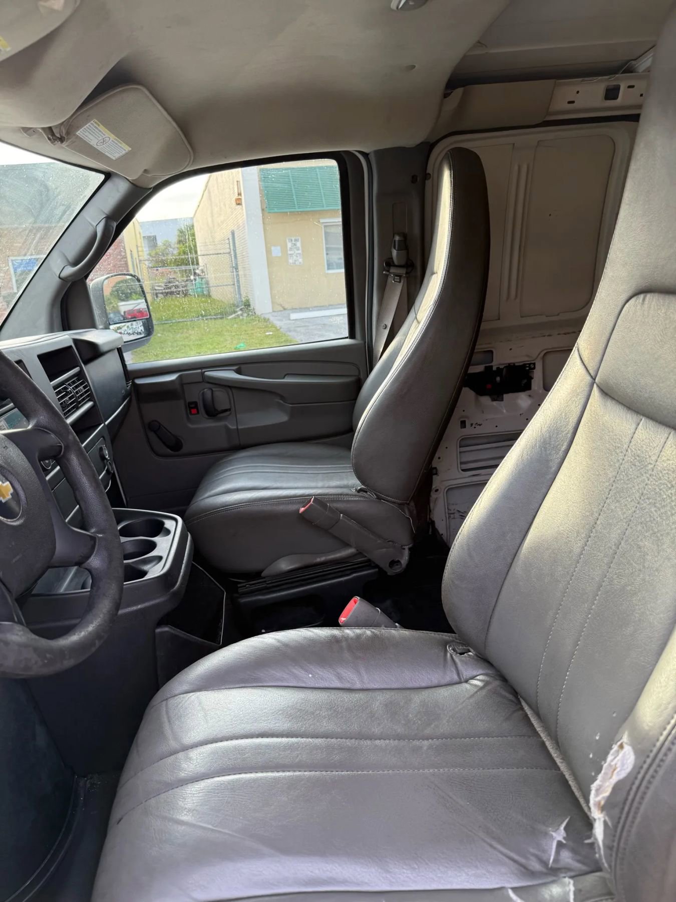 Used 2010 Chevrolet Express 2500 Extended image 18