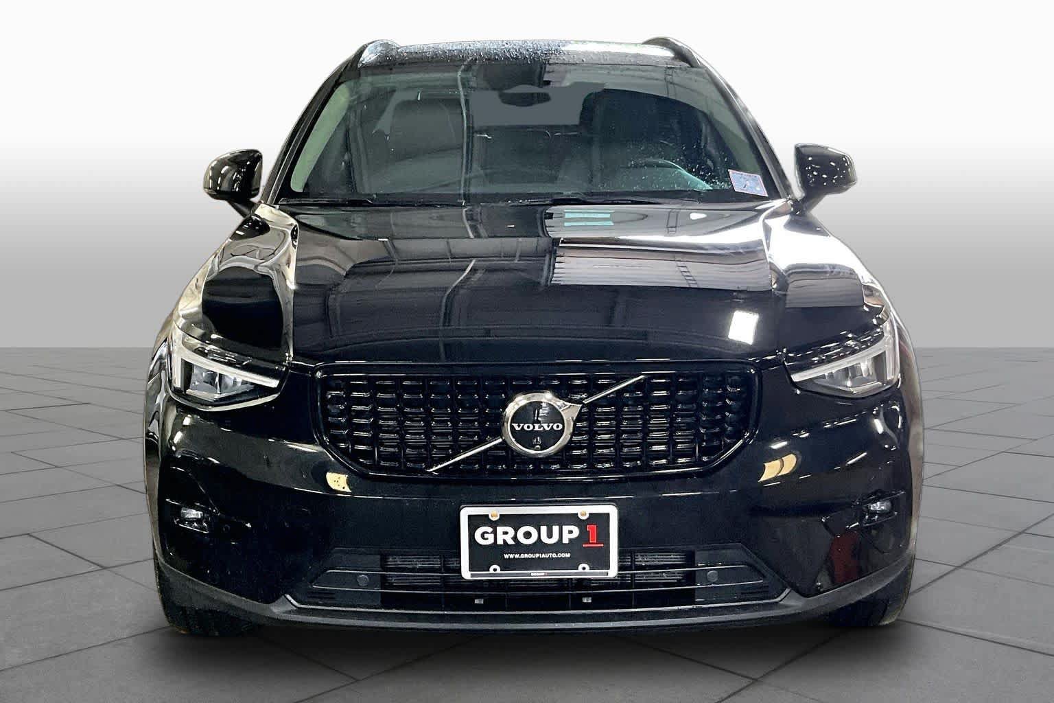 Used 2024 Volvo XC40 B5 Plus w/ Climate Package AWD/4WD image 4