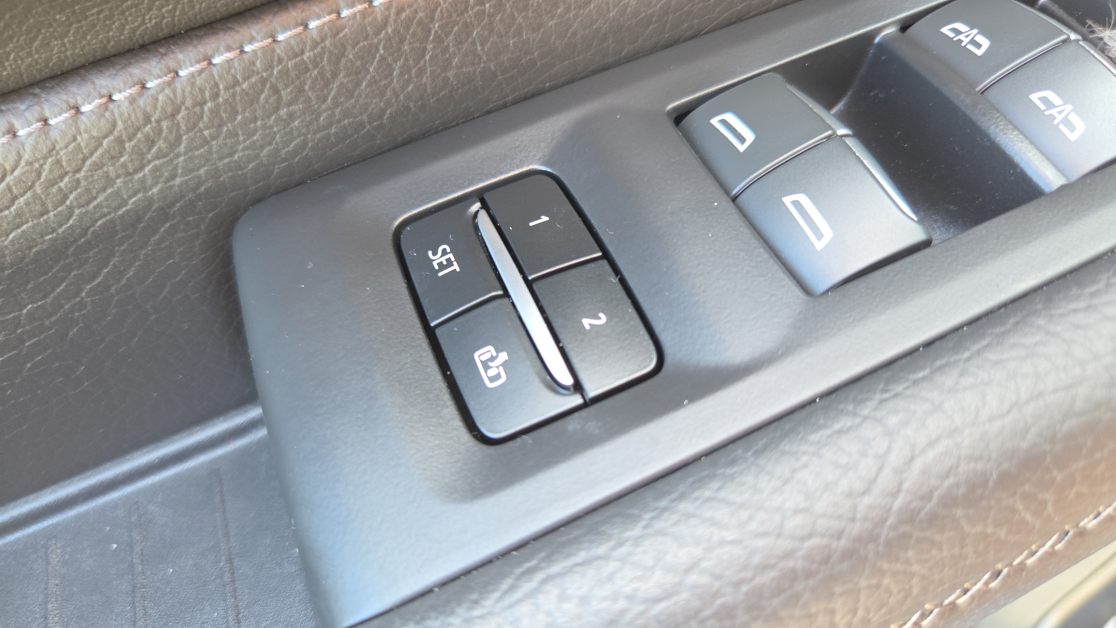 Used 2024 GMC Yukon XL Denali w/ Advanced Technology Package AWD/4WD image 35