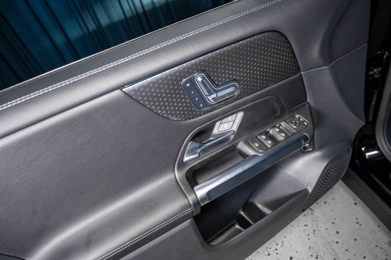 New 2025 Mercedes-Benz GLB 250 image 11
