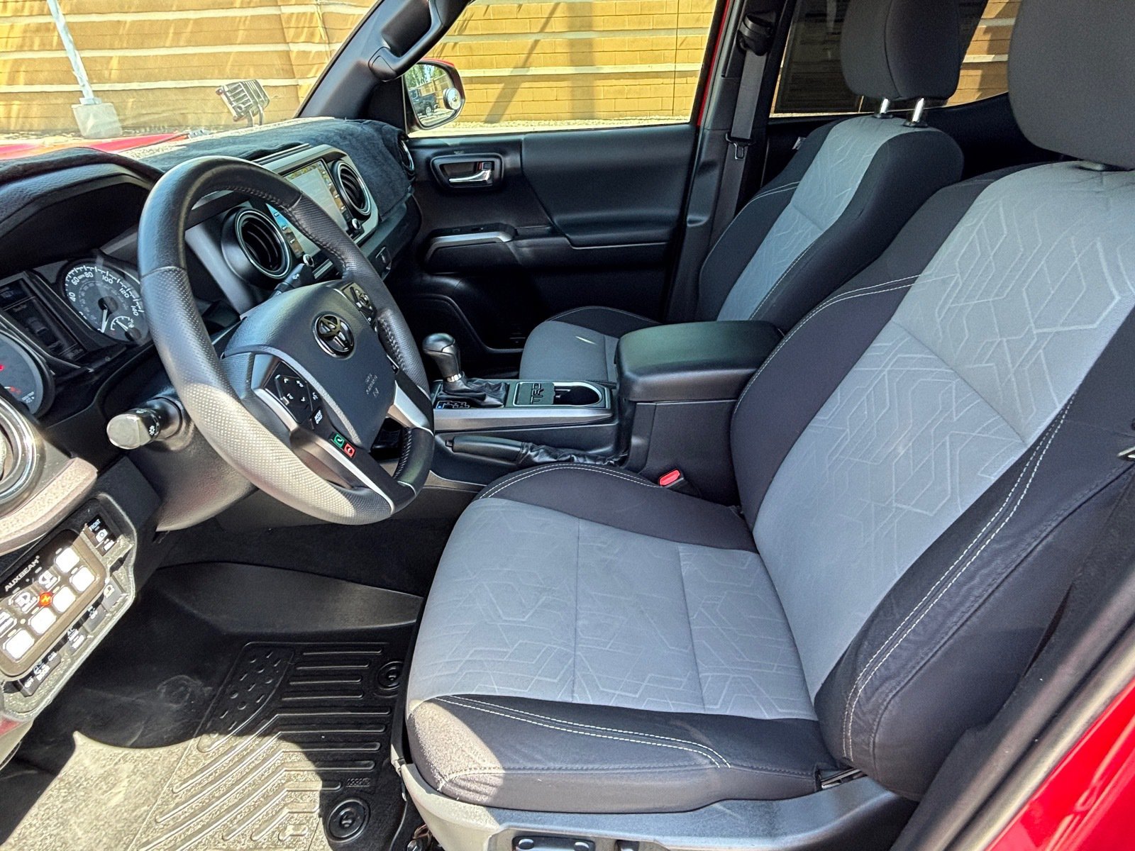 Used 2020 Toyota Tacoma TRD Sport w/ Technology Package RWD image 21
