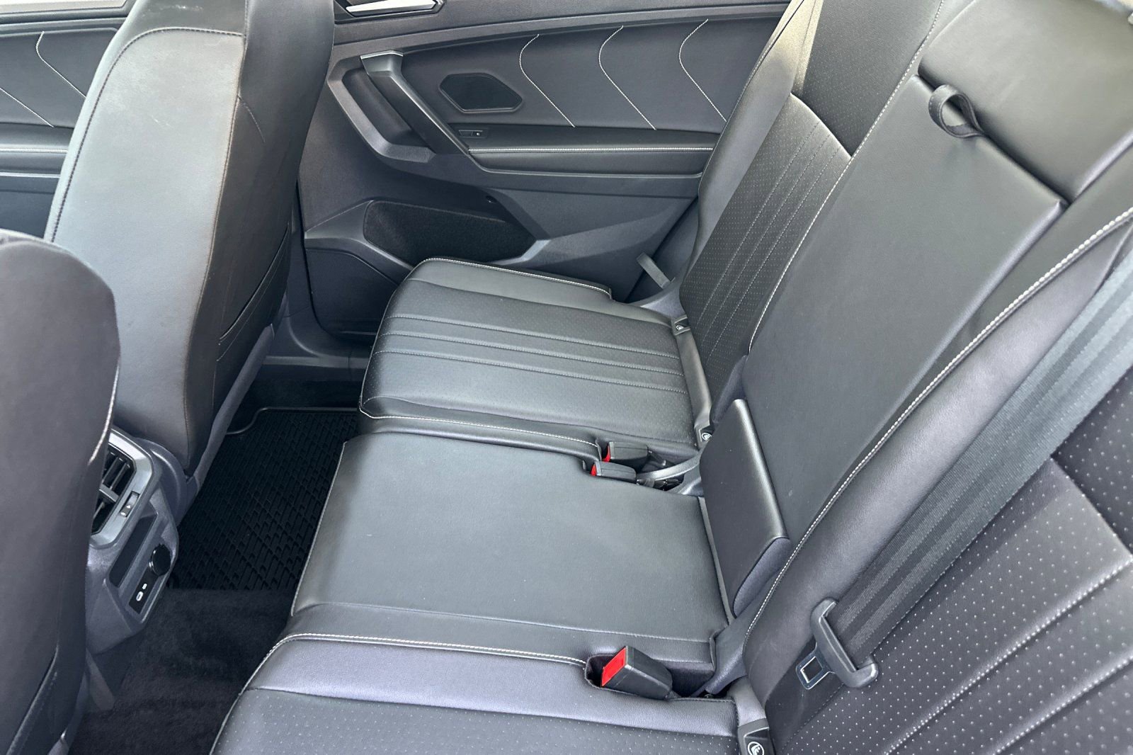 Certified 2023 Volkswagen Tiguan SE w/ Panoramic Sunroof Package image 12