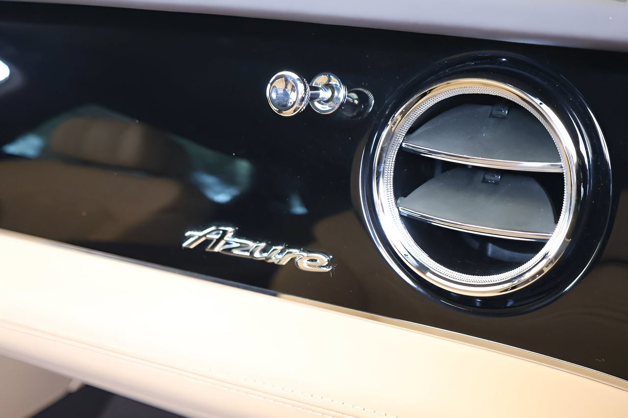 Used 2025 Bentley Bentayga Extended Wheelbase AWD/4WD image 20
