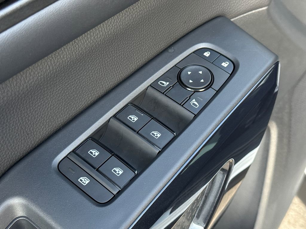 Used 2025 Nissan Pathfinder SV w/ Black Appearance Package image 20