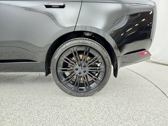 New 2026 Land Rover Range Rover Long Wheelbase SE AWD/4WD image 25