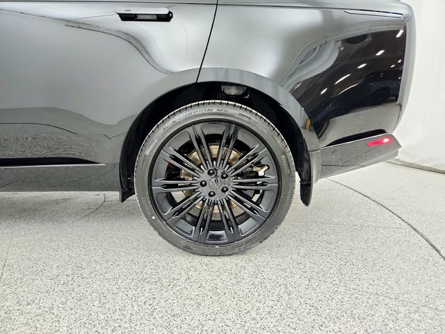 New 2026 Land Rover Range Rover Long Wheelbase SE AWD/4WD image 25