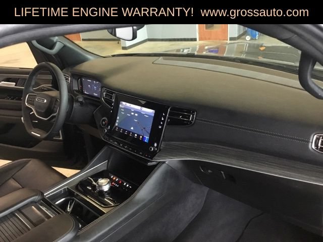 Certified 2024 Jeep Wagoneer L Series II AWD/4WD image 32