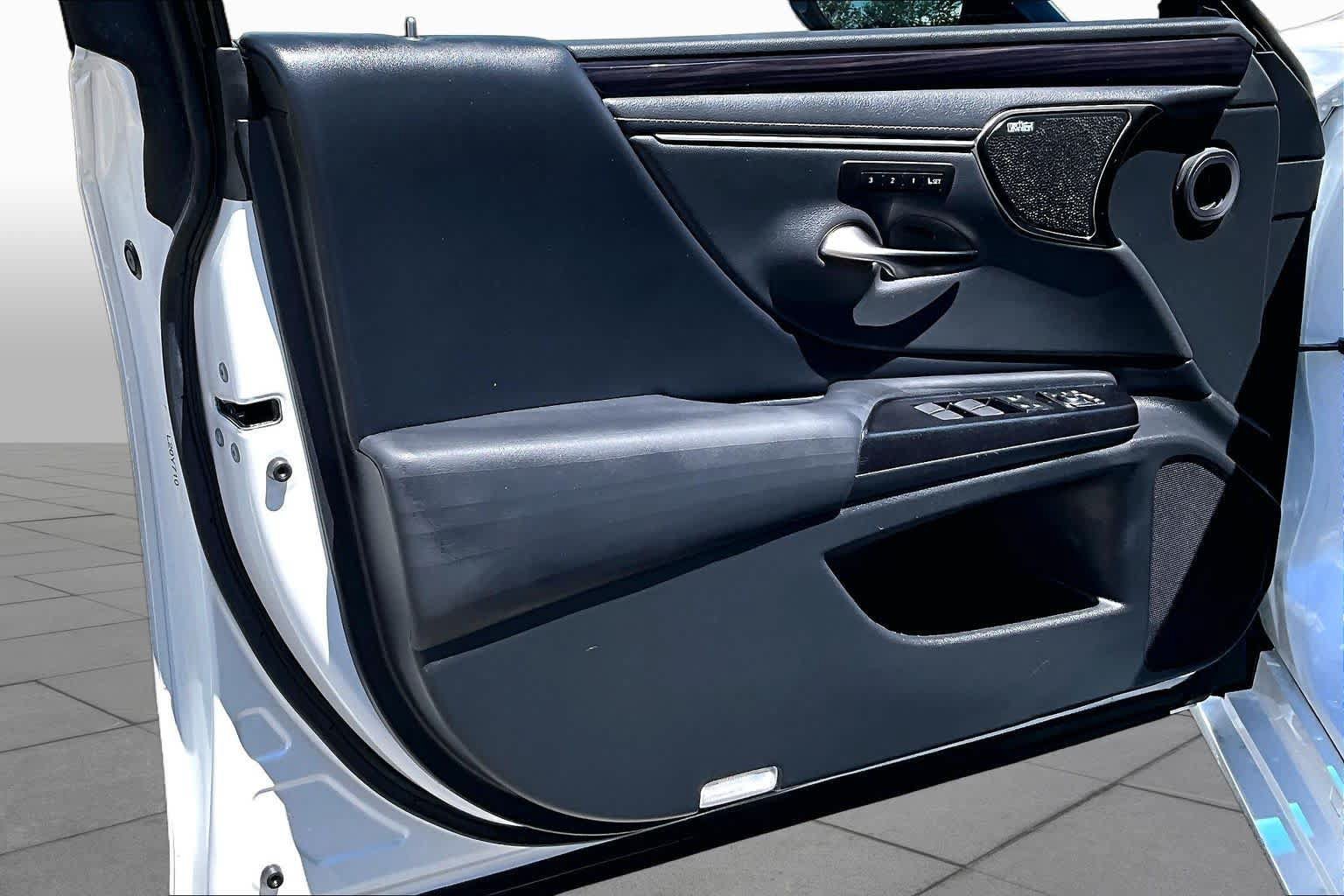 Used 2020 Lexus ES 300h w/ Premium Package FWD image 26