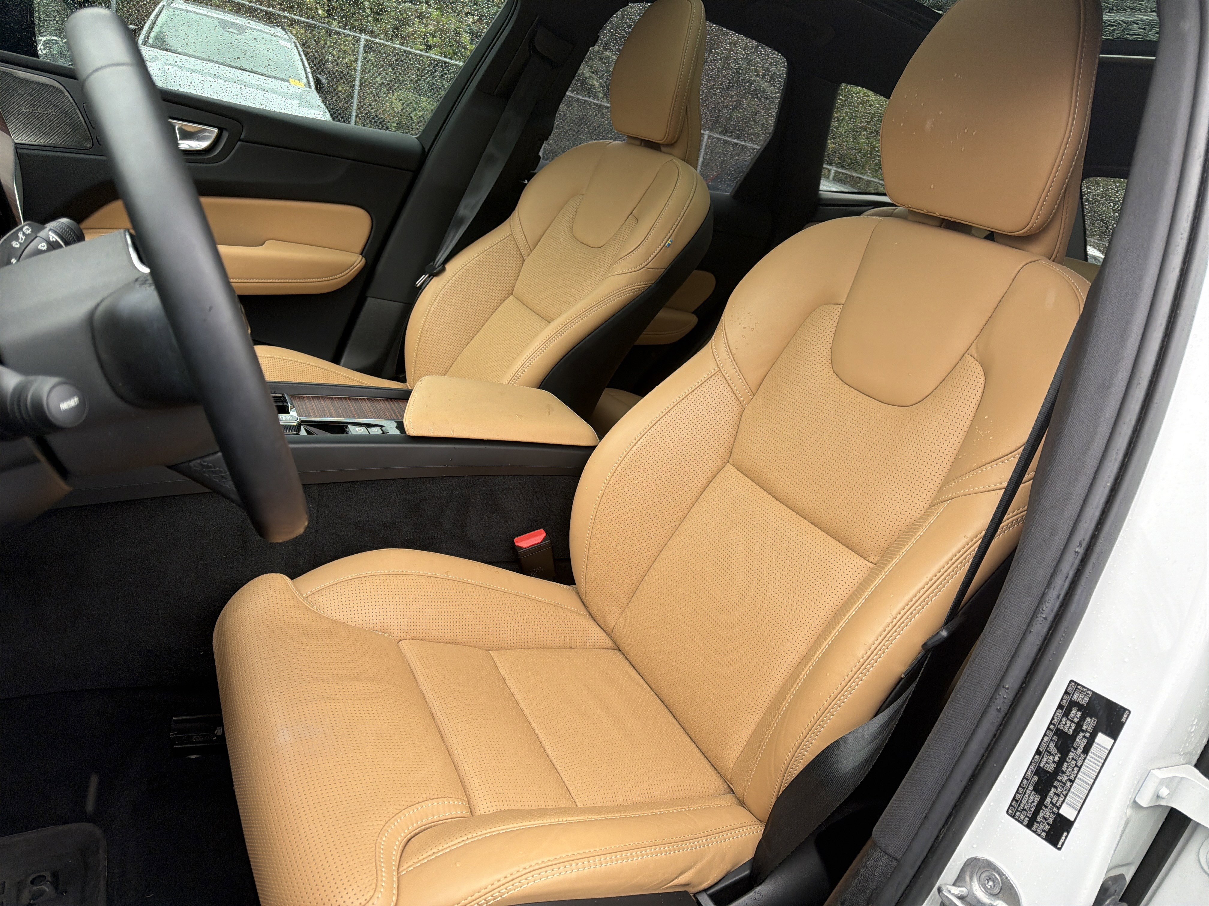 Certified 2024 Volvo XC60 T8 Ultimate w/ Climate Package image 16