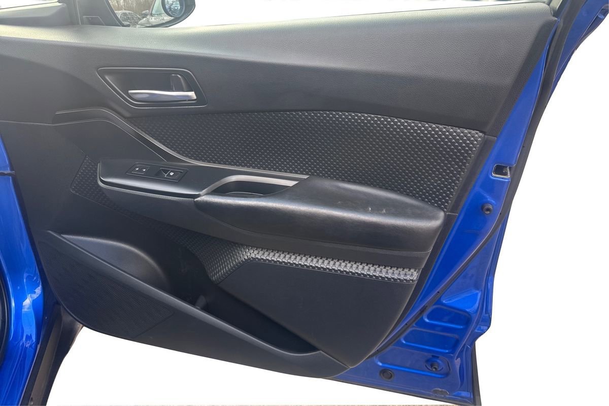 Used 2018 Toyota C-HR XLE image 18