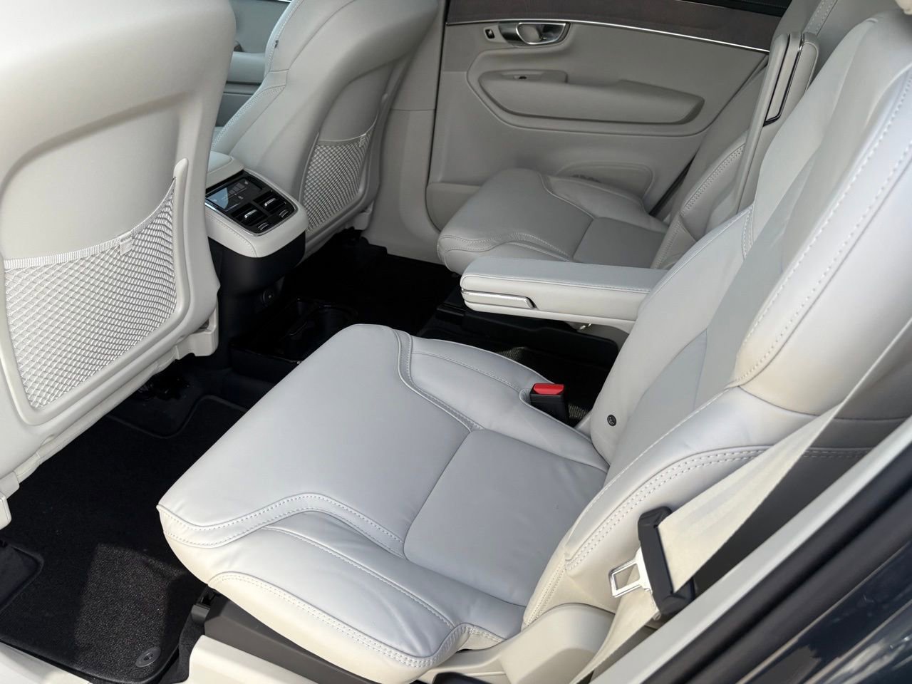 New 2026 Volvo XC90 B6 Ultra w/ Protection Package Premier AWD/4WD image 22