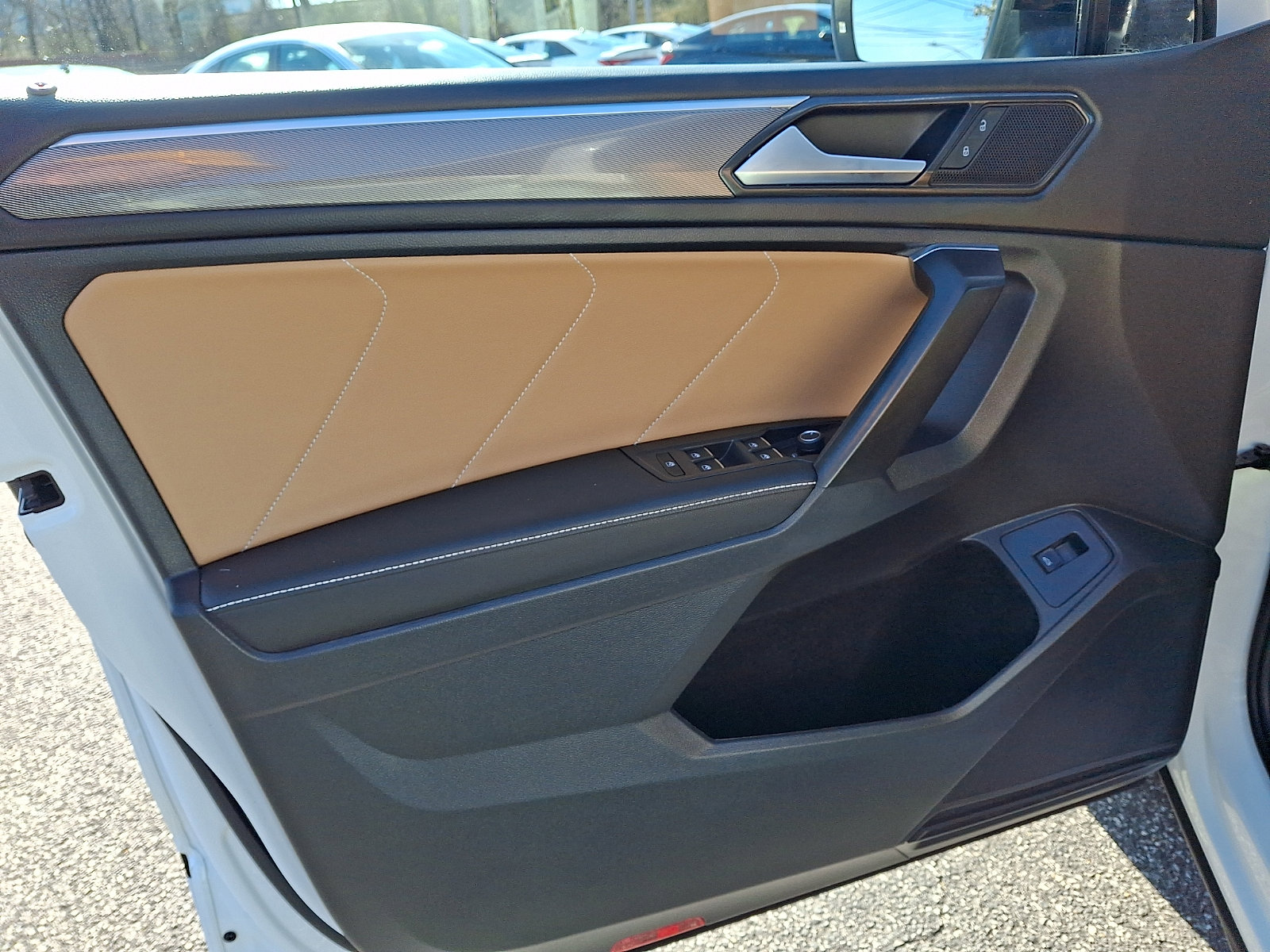 Used 2022 Volkswagen Tiguan SE R-Line image 12