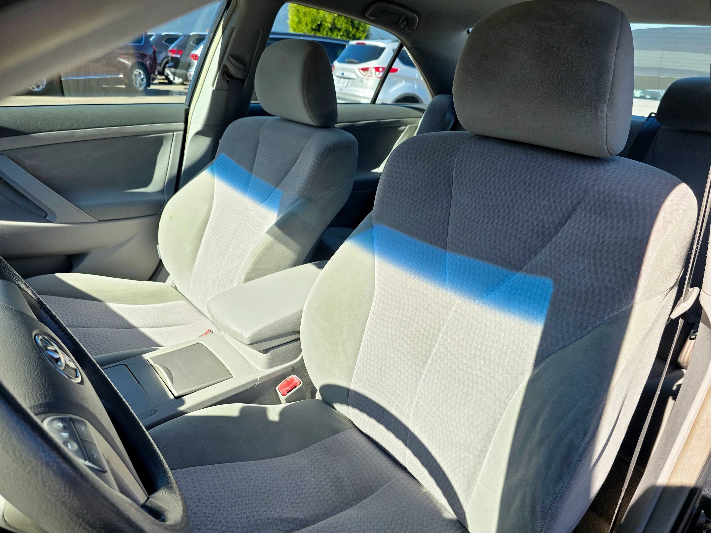Used 2010 Toyota Camry LE FWD image 28