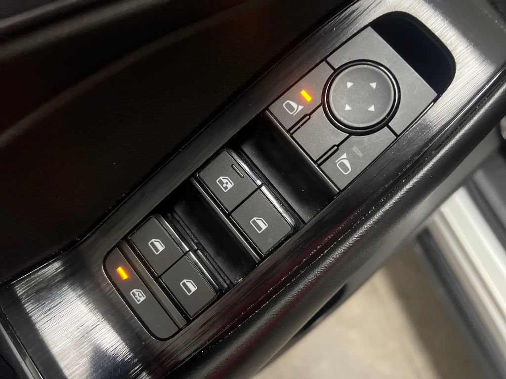 Used 2024 Nissan Rogue S FWD image 12