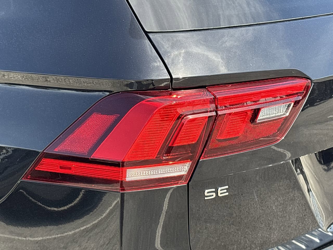 Used 2024 Volkswagen Tiguan SE image 7