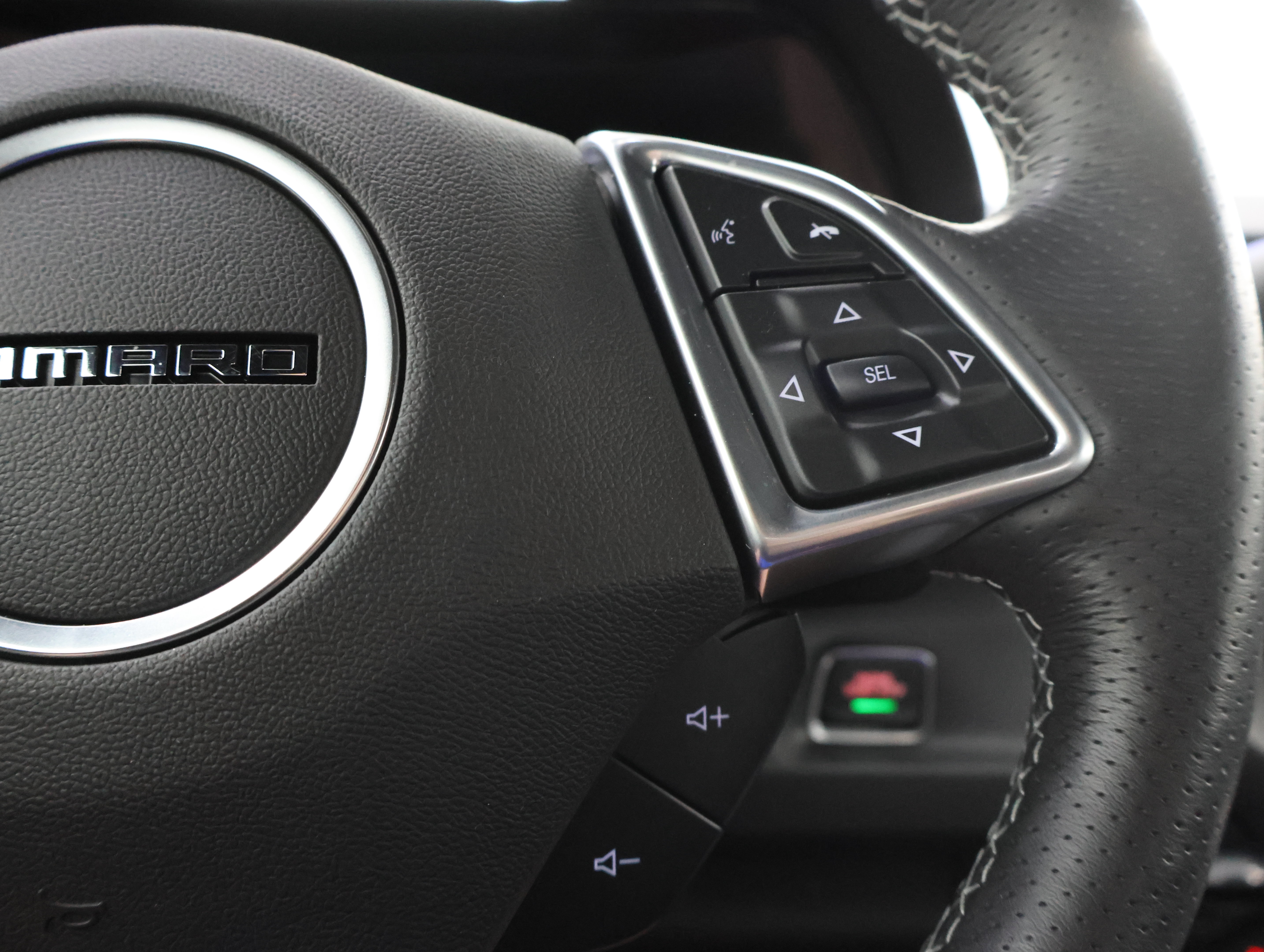 Used 2020 Chevrolet Camaro SS RWD image 13