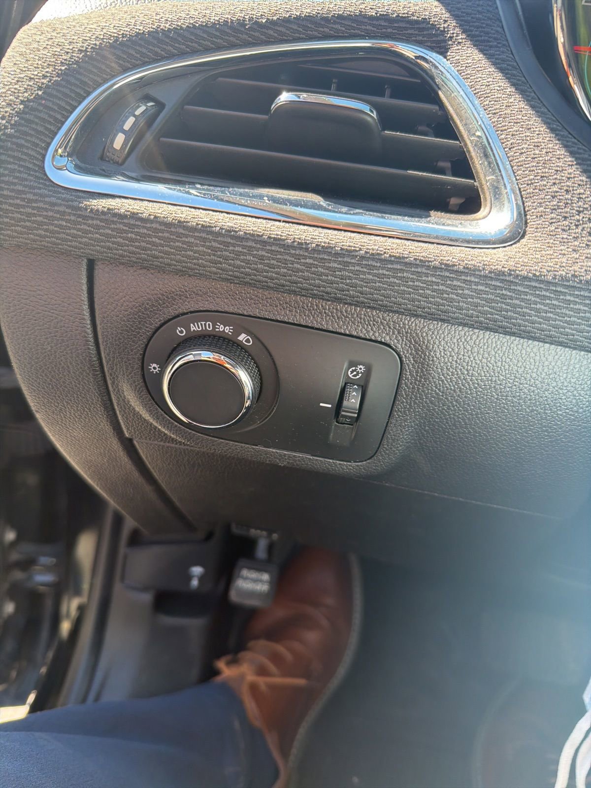 Used 2017 Chevrolet Cruze LS FWD image 6