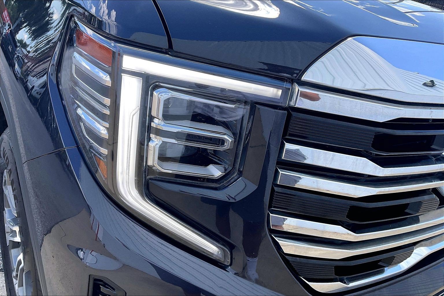 Used 2025 GMC Sierra 1500 SLT AWD/4WD image 32