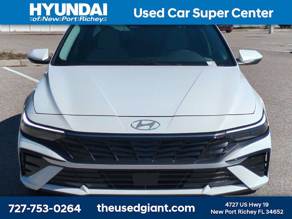 Certified 2025 Hyundai Elantra Limited w/ Cargo Package FWD image 8