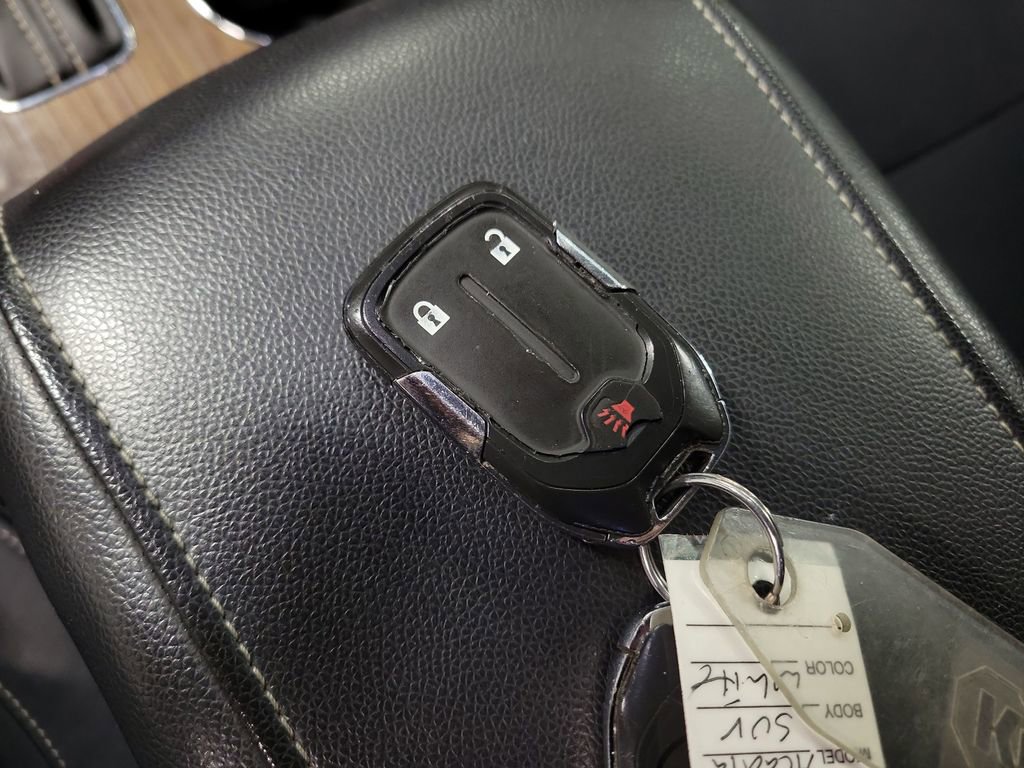 Used 2019 GMC Acadia SLE image 16