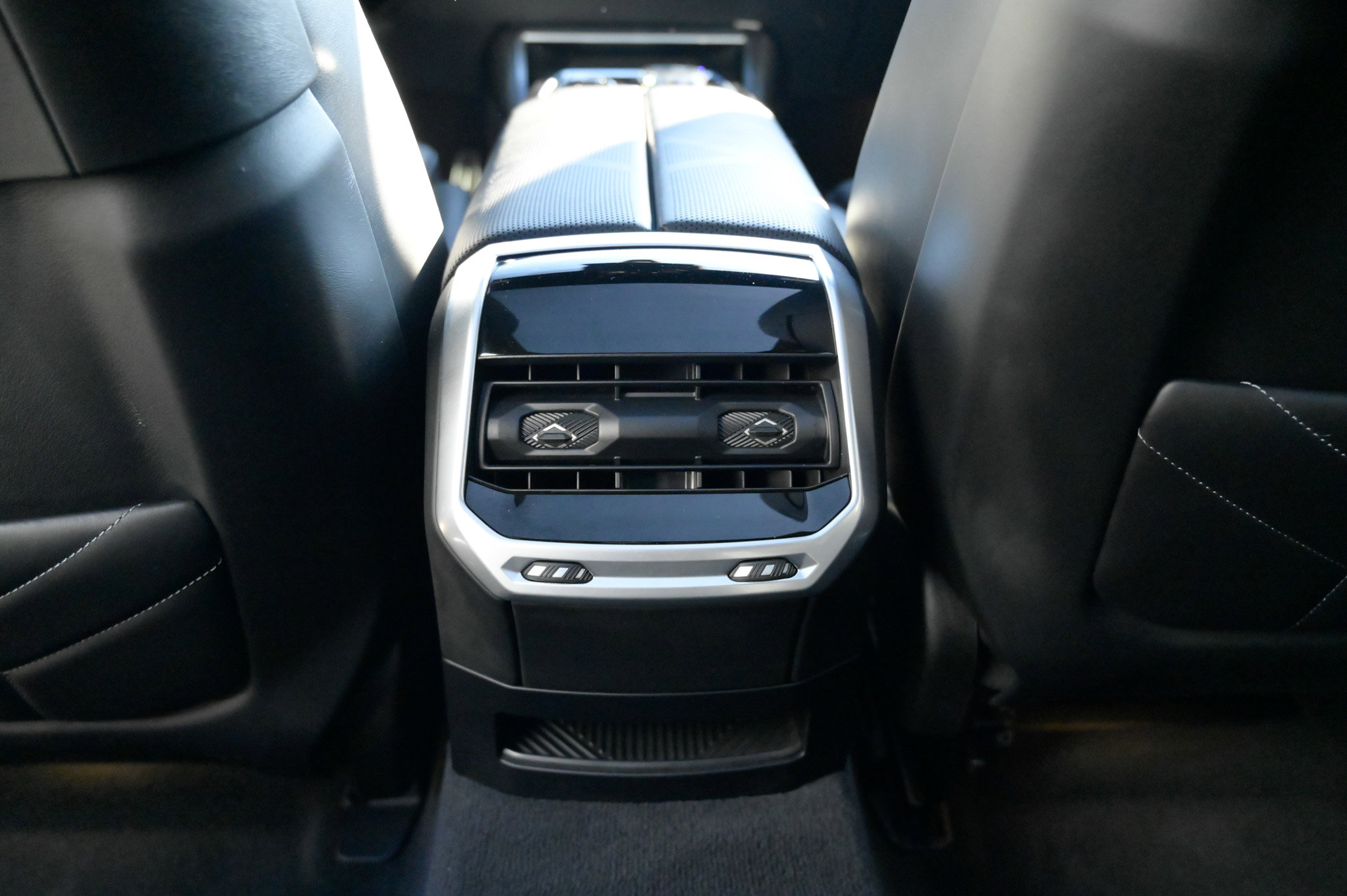 Used 2023 BMW 760i xDrive w/ Executive Package image 43