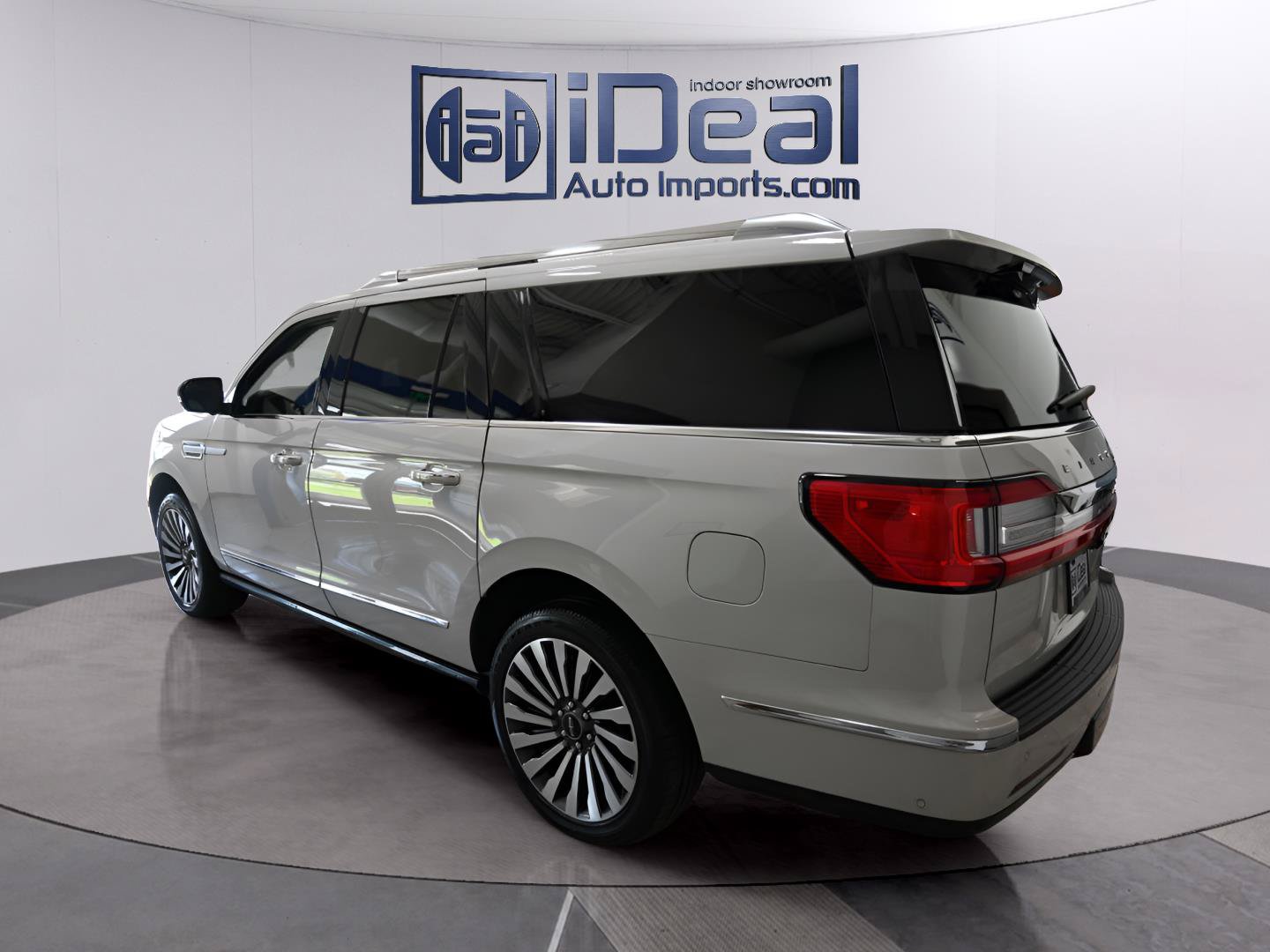 Used 2021 Lincoln Navigator L Reserve w/ Luxury Package AWD/4WD image 3