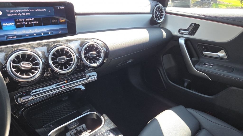 Used 2025 Mercedes-Benz CLA 250 4MATIC image 33