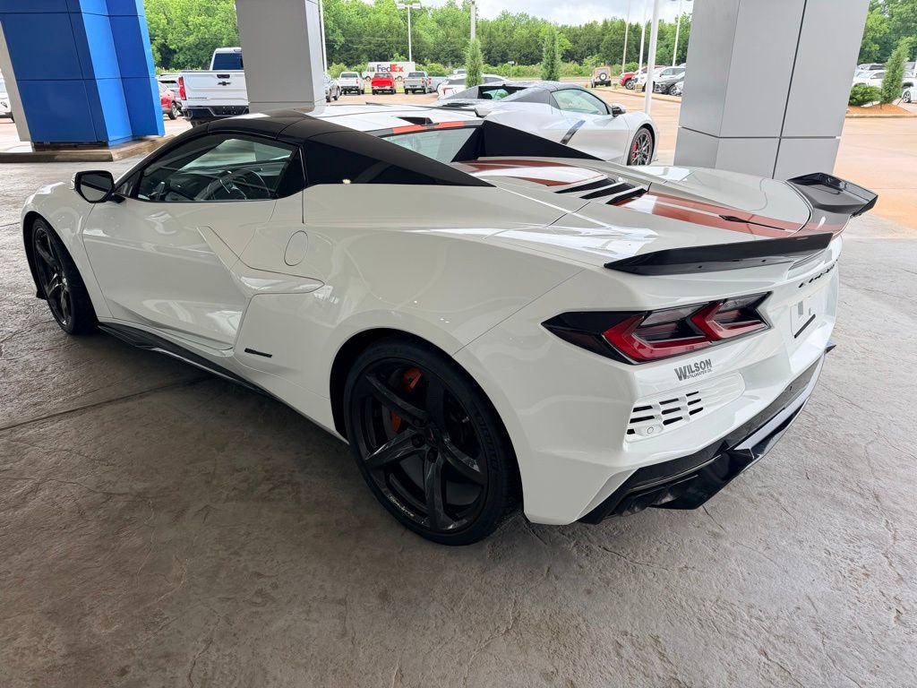 Used 2025 Chevrolet Corvette E-Ray w/ Stealth Interior Trim Package AWD/4WD image 16