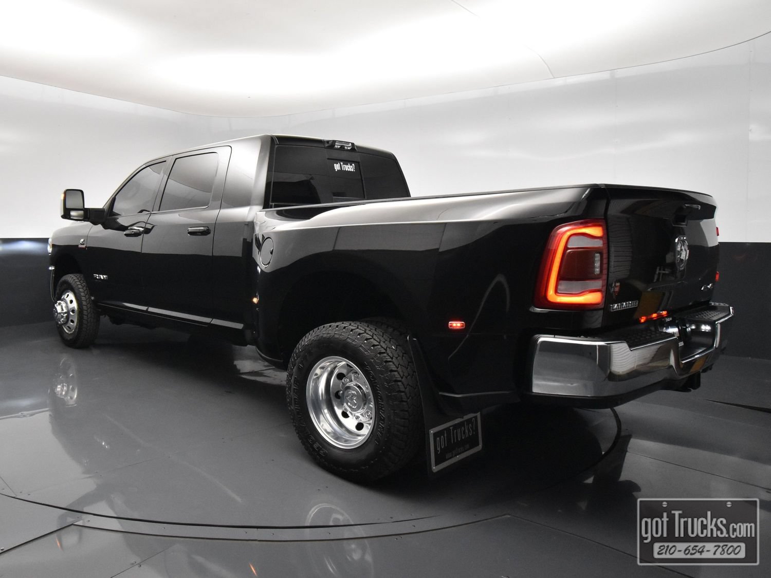 Used 2024 RAM 3500 Laramie w/ Towing Technology Group AWD/4WD image 5