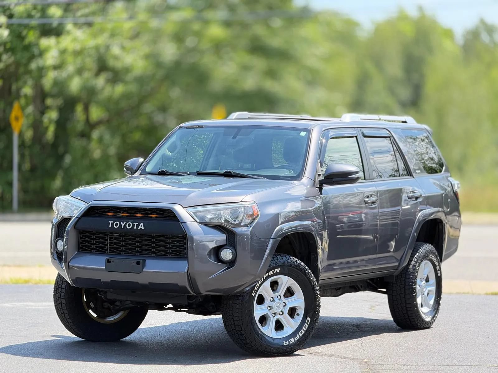 Used 2017 Toyota 4Runner SR5 Premium AWD/4WD image 2