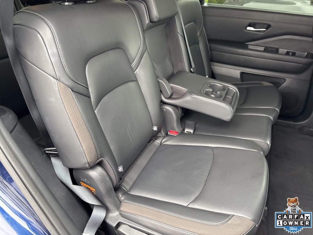 Used 2025 Nissan Pathfinder SL image 50
