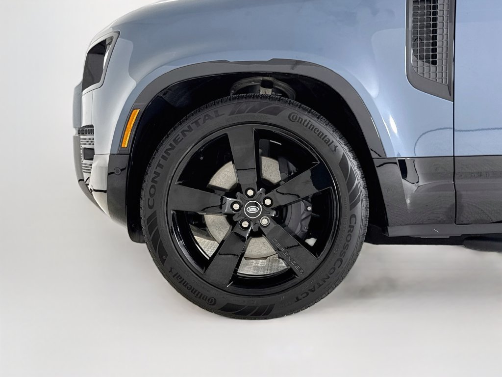 Used 2025 Land Rover Defender 90 X-Dynamic SE AWD/4WD image 27