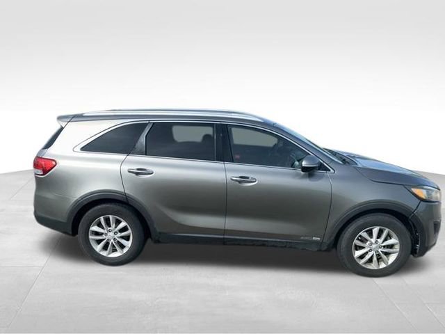 Used 2017 Kia Sorento LX image 2