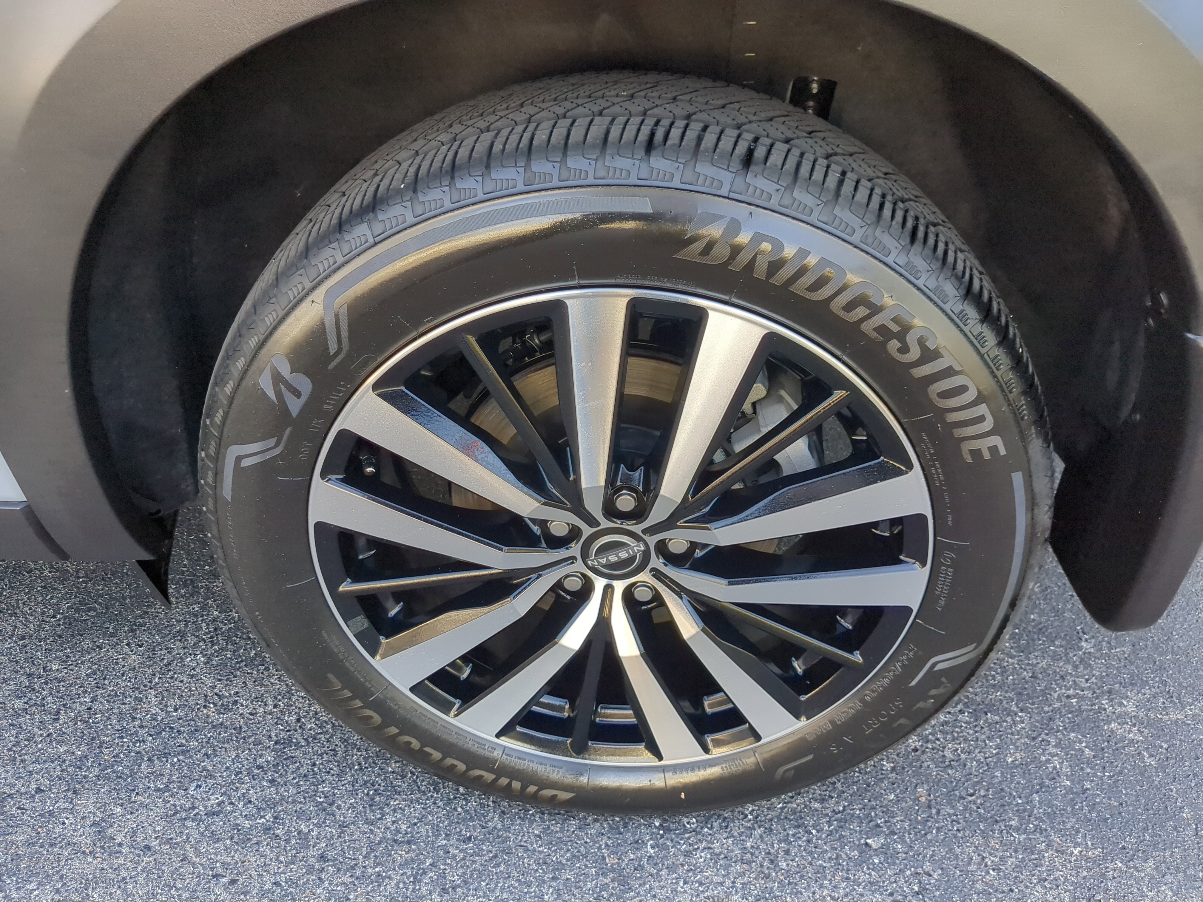 Used 2024 Nissan Pathfinder Platinum w/ Cargo Package image 32