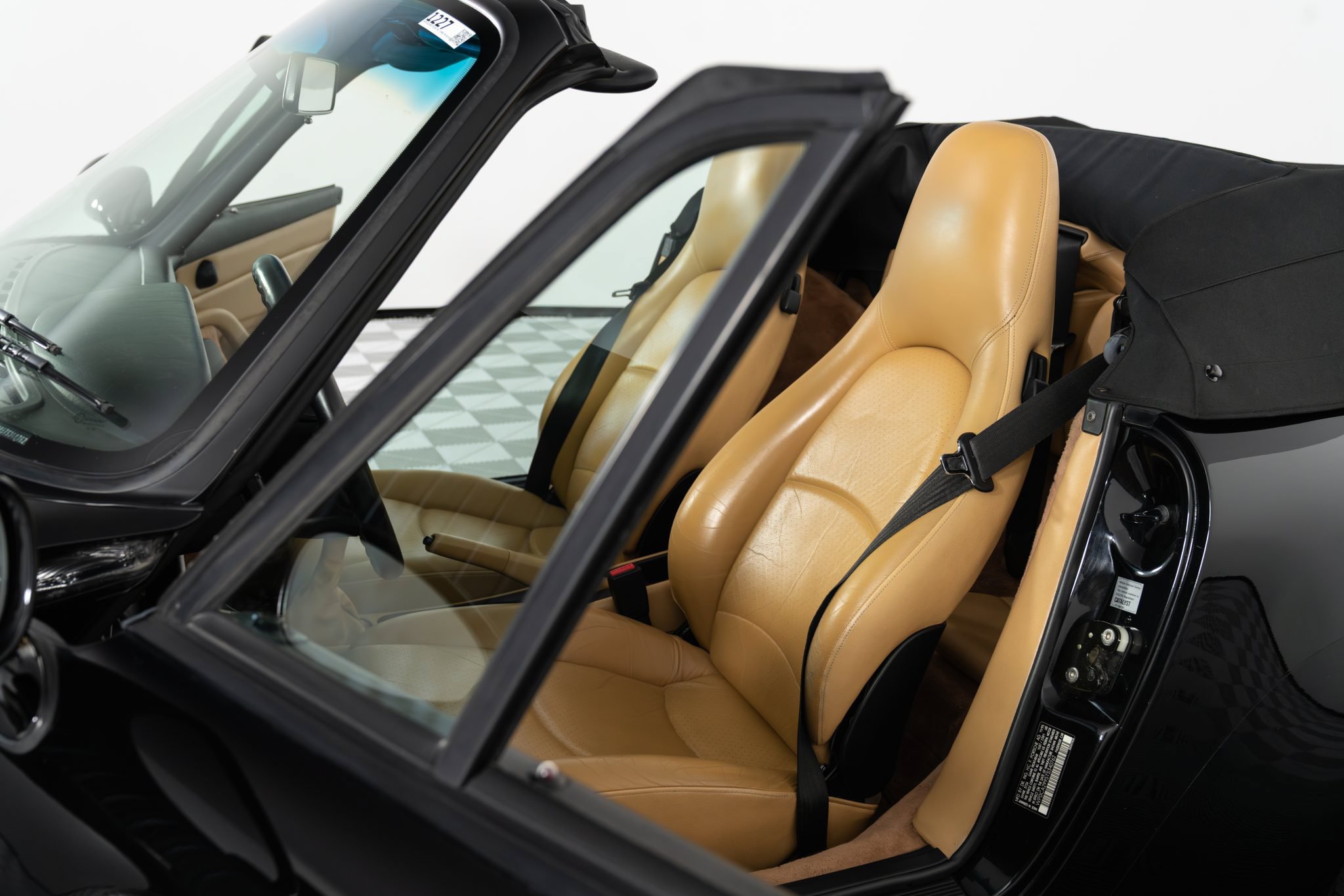 Used 1996 Porsche 911 Carrera RWD image 4