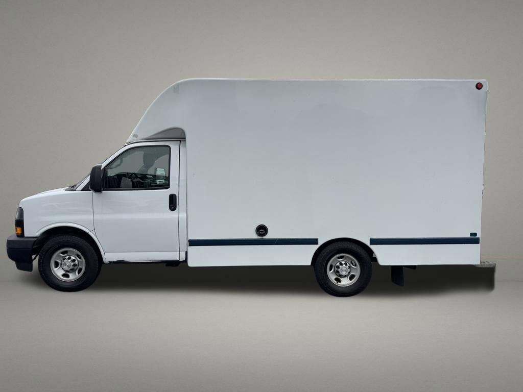 Used 2018 Chevrolet Express 3500 w/ Driver Convenience Package image 3